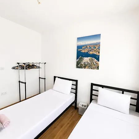 Seaview 12-apartment In